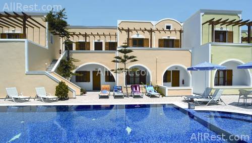 Black Sand Hotel & Apartments 